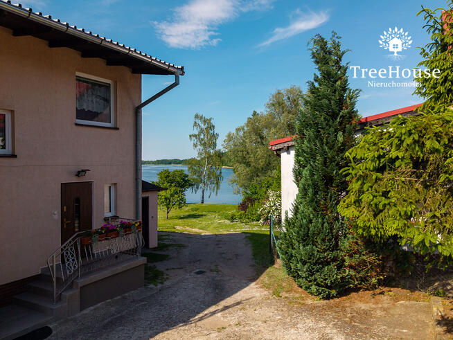 Dom z linią brzegową jeziora Juno, Mrągowo, Mazury