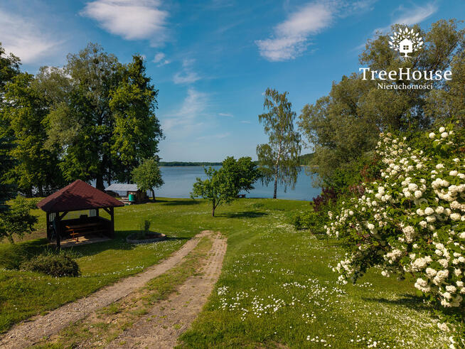 Dom z linią brzegową jeziora Juno, Mrągowo, Mazury