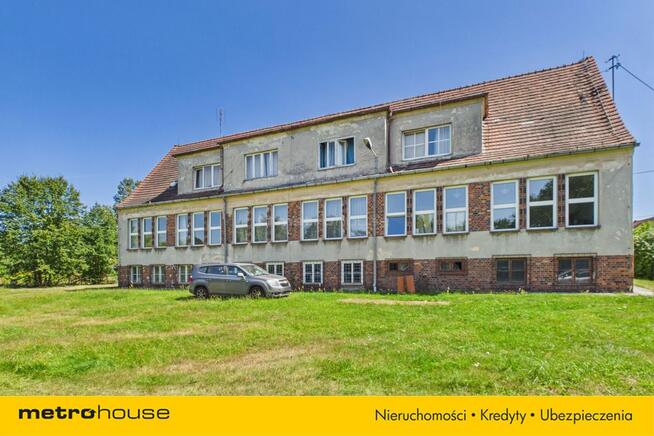 Stara pruska szkoła w Parzycach + 1,5 ha działki