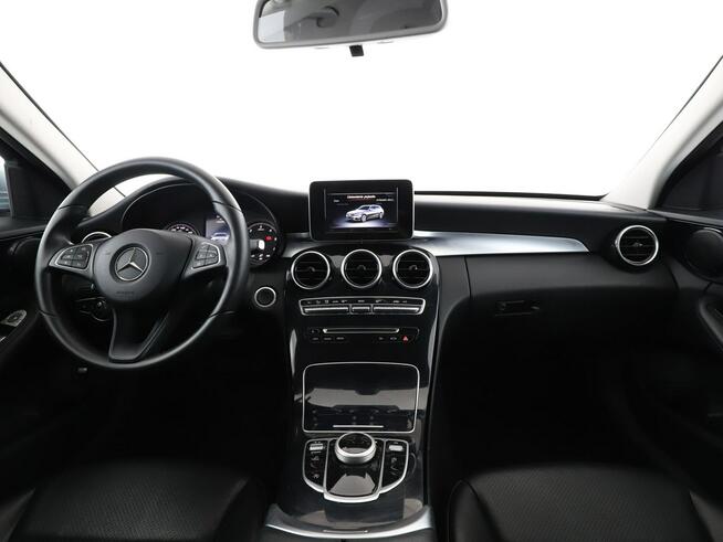 Mercedes C 180 automat full LED skóra navi klima auto kamera i czujniki parkowania