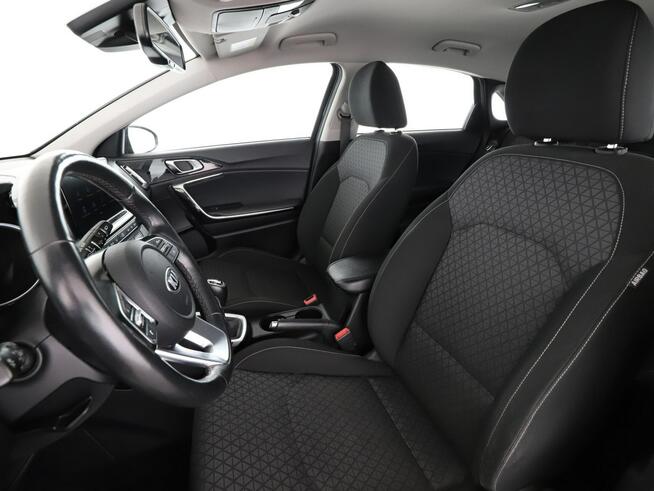 Kia Cee'd klima auto navi grzane fotele kamera i czujniki parkowania