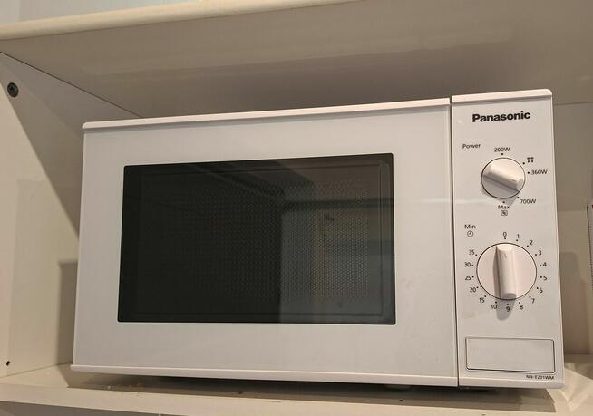 Kuchenka mikrofalowa Panasonic NN-E201W 20L 800W
