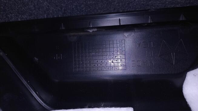 Boczek bagażnika prawy z subwooferem Alpine Jeep Wrangler JL
