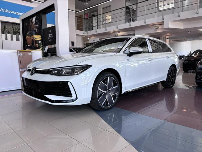 Volkswagen Passat R-Line Plus 2.0 TSI 204KM automat pakiet IQ.DRIVE Hak holowniczy