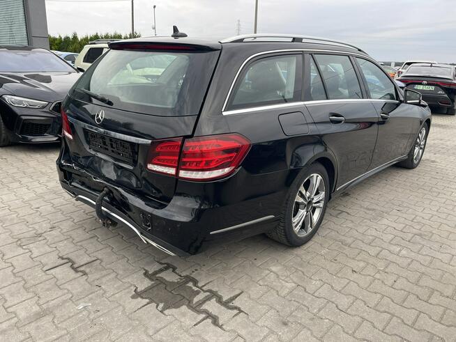 Mercedes E 200 HAK Automat Skóra Podgrzewanie Czujniki park.