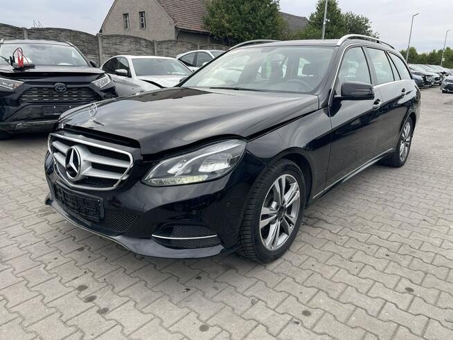 Mercedes E 200 HAK Automat Skóra Podgrzewanie Czujniki park.
