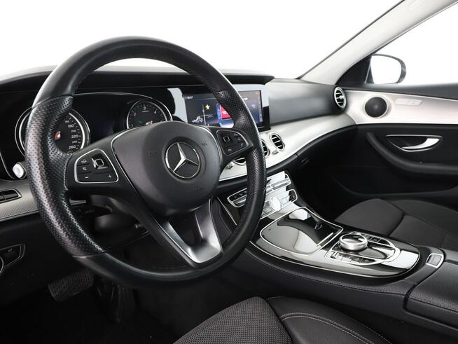 Mercedes E 220 Automat Avantgarde Navi Tempomat Grzane Fotele Multibeam Kamera HUD