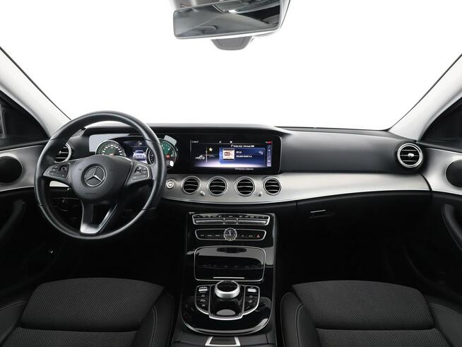 Mercedes E 220 Automat Avantgarde Navi Tempomat Grzane Fotele Multibeam Kamera HUD