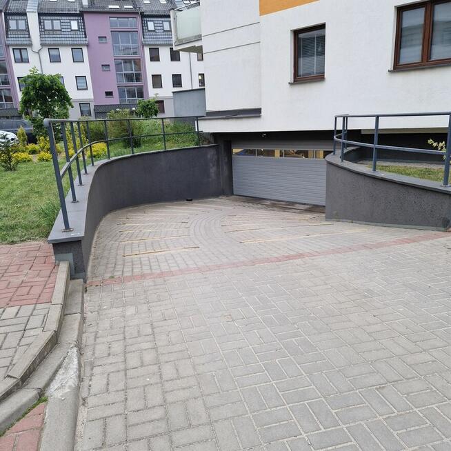 Sprzedam garaż miejsce postojowe Czyżkowko.
