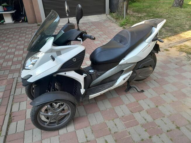 Motocykl guadro tròjkołowiec
