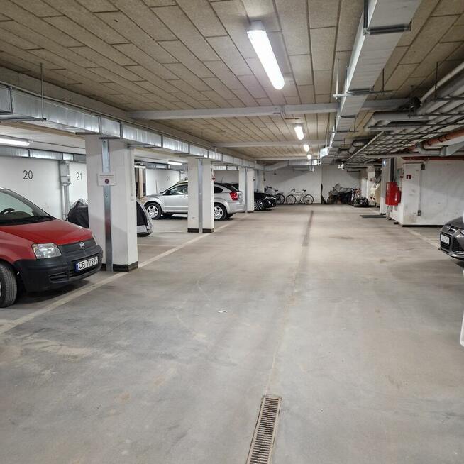 Sprzedam garaż miejsce postojowe Czyżkowko.