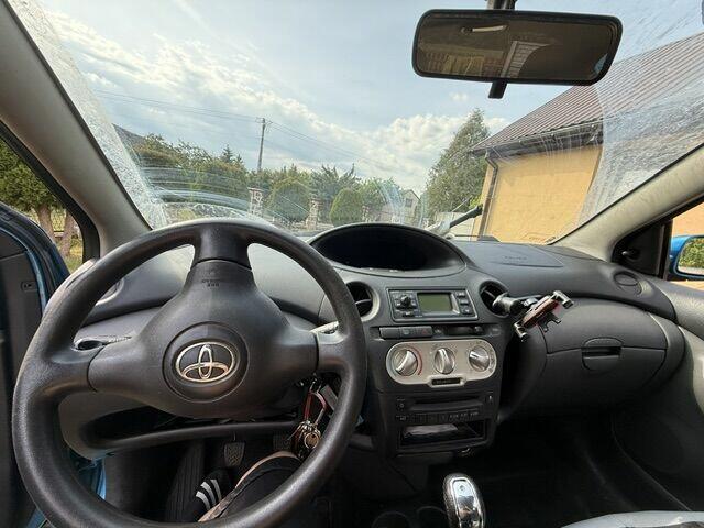 Syndyk sprzeda udział 1/2 w samochodzie Toyota Yaris, rok pr