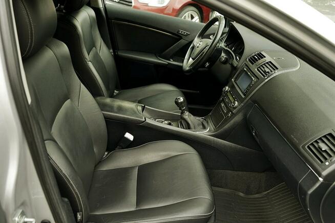 Toyota Avensis 2,0D4D Klima, alu R17, NAVI, skóra, 2009r.
