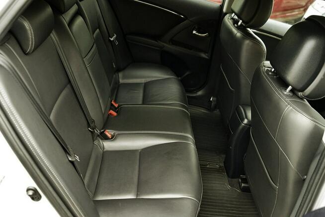Toyota Avensis 2,0D4D Klima, alu R17, NAVI, skóra, 2009r.