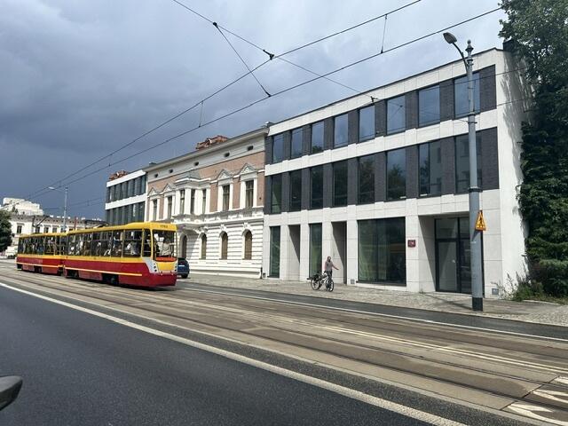 Budynek usługowy ul.Piotrkowska 256