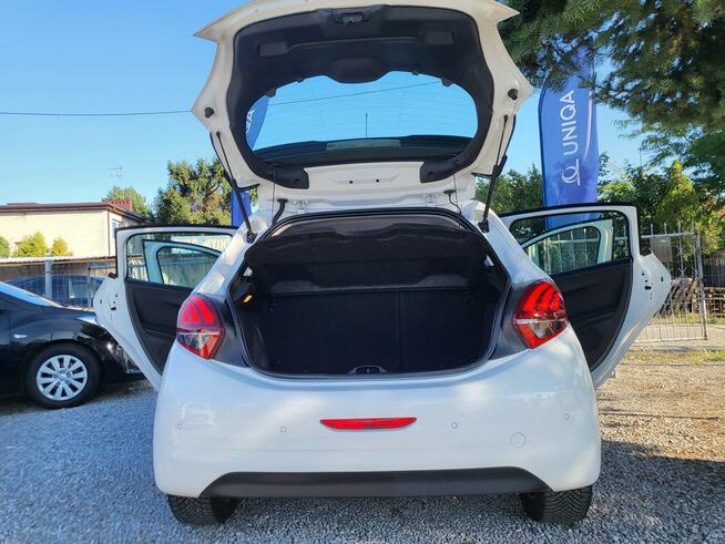 Peugeot 208 1.6 HDI 100KM Bogata Wersja Zarejestrowany Mały Przebieg Zapraszamy !!