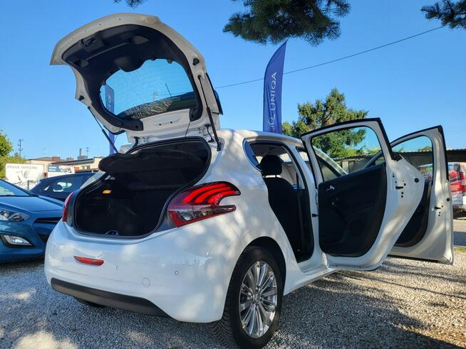Peugeot 208 1.6 HDI 100KM Bogata Wersja Zarejestrowany Mały Przebieg Zapraszamy !!