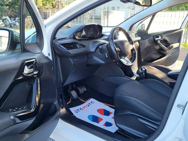 Peugeot 208 1.6 HDI 100KM Bogata Wersja Zarejestrowany Mały Przebieg Zapraszamy !!