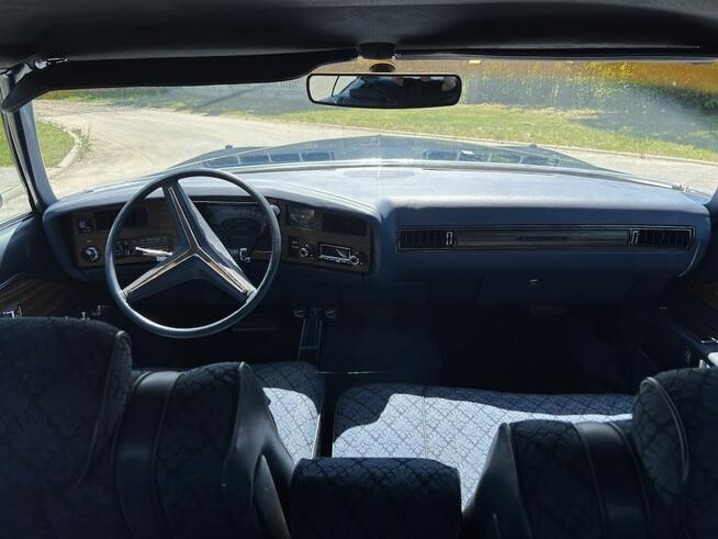 Buick Riviera 1973 – V8 455, automat, granat / biały vinyl