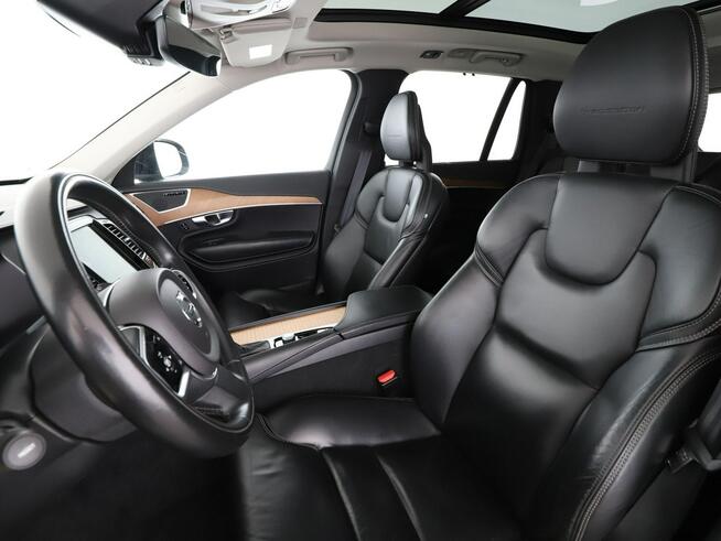 Volvo XC 90 4x4 automat skóra full LED panorama navi kamery el. fotele