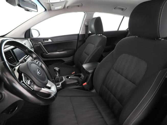 Kia Sportage navi klima auto grzane fotele kamera i czujniki parkowania