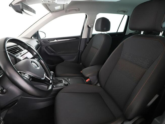 Volkswagen Tiguan 180KM automat 4Motion navi kamera360 grzane fotele climatronic
