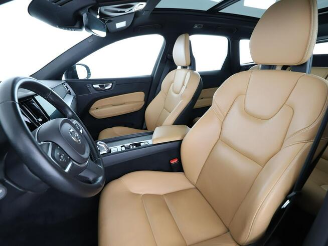 Volvo XC 60 PHEV 4x4 automat full LED jasne skóry navi klima auto virtual cocpit