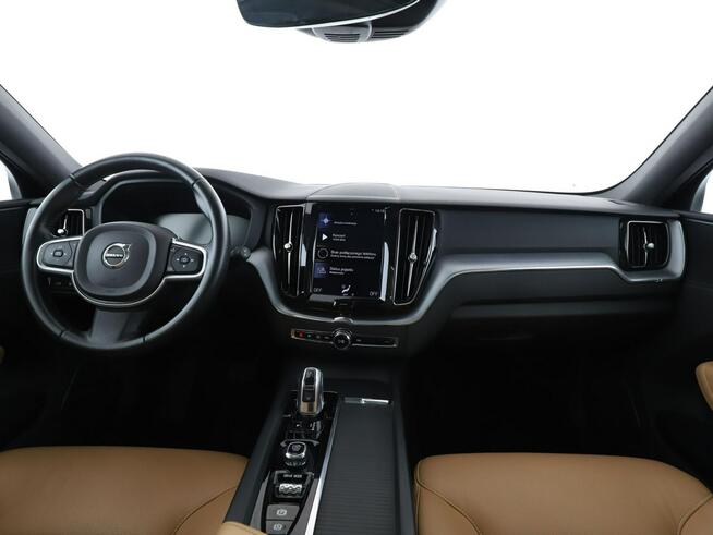 Volvo XC 60 PHEV 4x4 automat full LED jasne skóry navi klima auto virtual cocpit