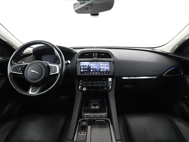 Jaguar F-PACE xenon+led 4X4 automat meridan navi kamera skóra
