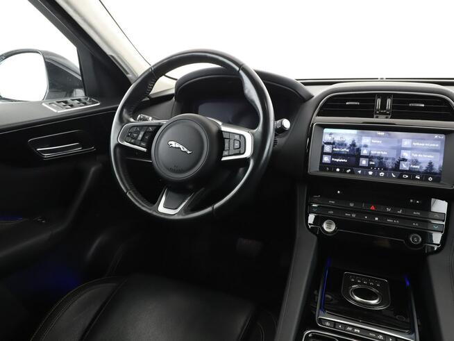 Jaguar F-PACE xenon+led 4X4 automat meridan navi kamera skóra