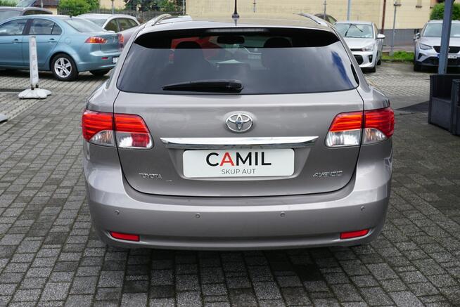 Toyota Avensis polski salon, atrakcyjny przebieg