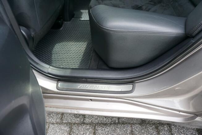 Toyota Avensis polski salon, atrakcyjny przebieg