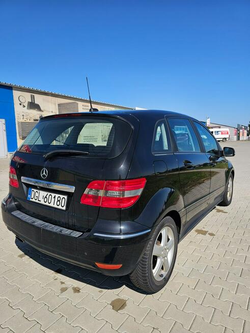 Mercedes B 180