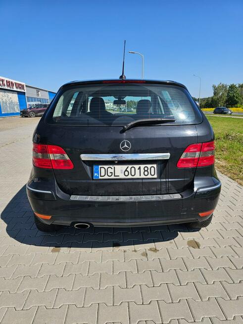 Mercedes B 180