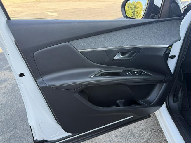 Peugeot 3008 1.2 / 131KM LED Nawigacja Asystent Pasa Czujniki Martwego Pola