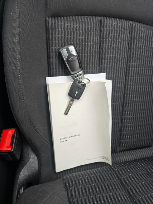 Audi A4 2.0 TDI 140 KM / Sedan !! Serwis ASO !! Navi !! Pewny Przebieg !!