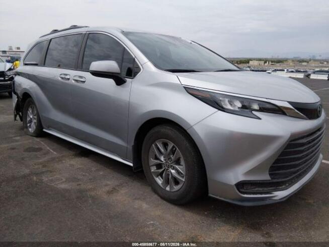 2025 TOYOTA SIENNA LE