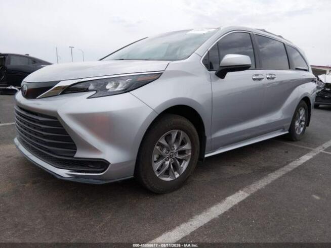 2025 TOYOTA SIENNA LE