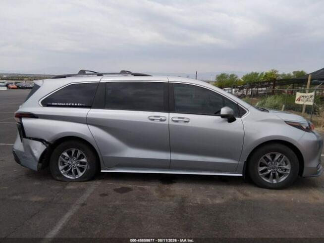 2025 TOYOTA SIENNA LE