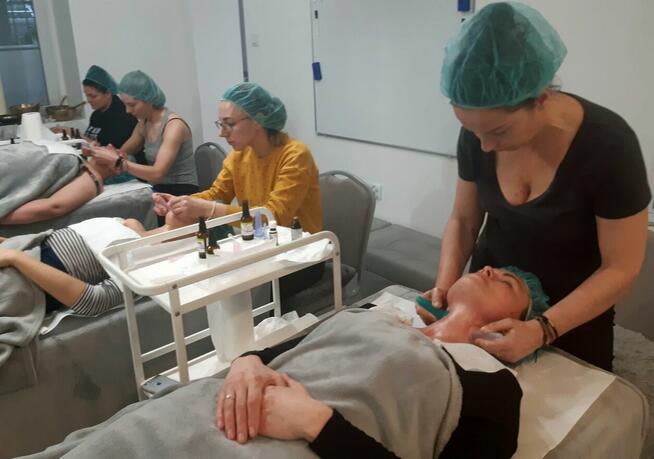 KURS LIFTING, MODELOWANIE TWARZY BAŃKAMI PRÓŻNIOWYMI