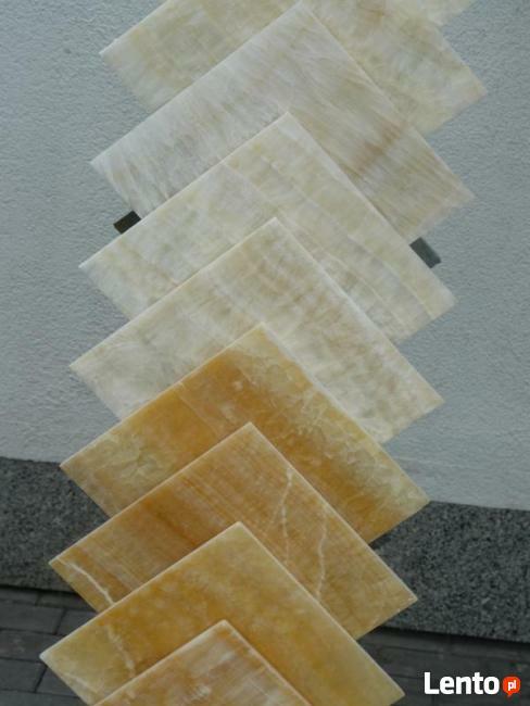 ONYKS W PŁYTKACH 30 X 30 CM - DARSIN - HONEY ONYX
