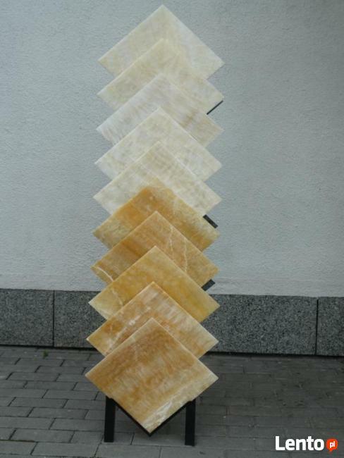 ONYKS W PŁYTKACH 30 X 30 CM - DARSIN - HONEY ONYX