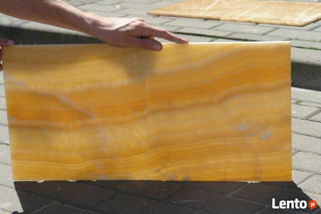 ONYKS W PŁYTKACH 30 X 30 CM - DARSIN - HONEY ONYX