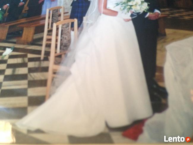 SUKNIA ŚLUBNA