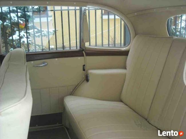 Wynajem zabytkowego samochodu do ślubu.