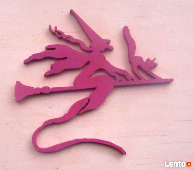 malowane napisy ze styroduru