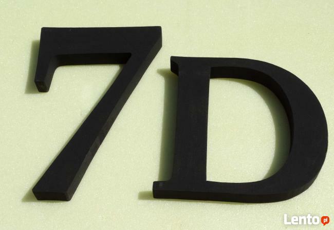 cyfry litery na budynek