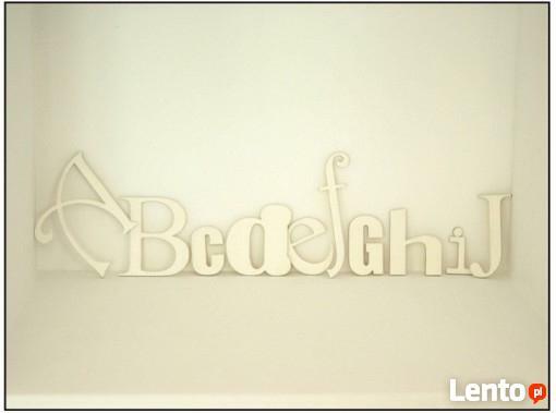 Ozdobne litery ze sklejki