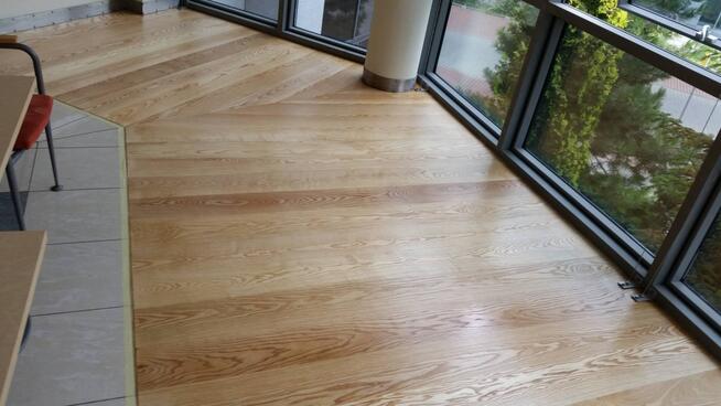 Układanie parkietu, deski barlineckiej- cyklinowanie bezpyło