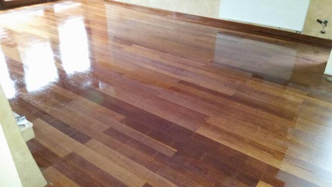 Układanie parkietu, deski barlineckiej- cyklinowanie bezpyło